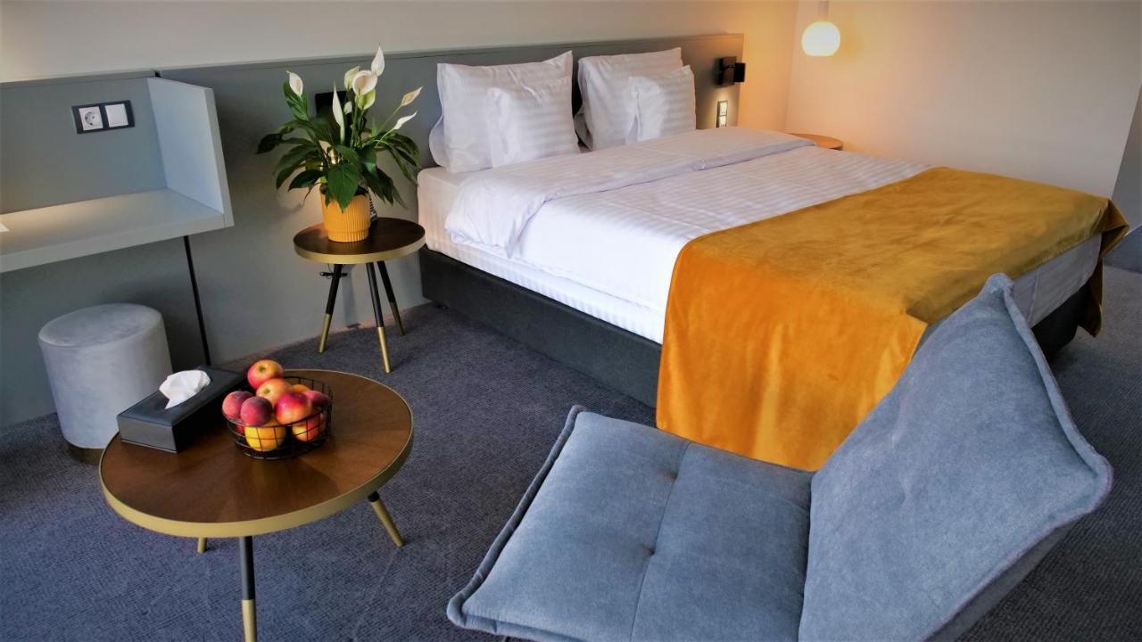 Werk Hotel & Spa Hunedoara Exteriör bild